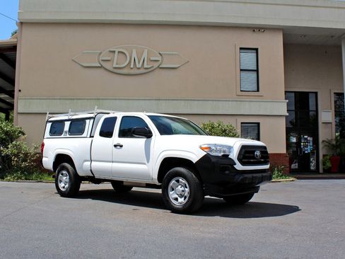 Used 2022 Toyota Tacoma SR image 4