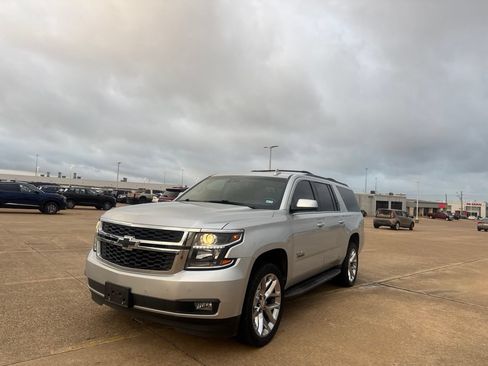 Used 2020 Chevrolet Suburban LT w/ Texas Edition Package RWD image 8