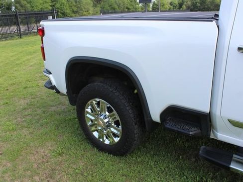 Used 2024 Chevrolet Silverado 2500 High Country w/ Z71 Off-Road Package AWD/4WD image 8