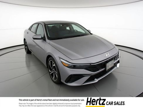 Used 2025 Hyundai Elantra Limited image 1