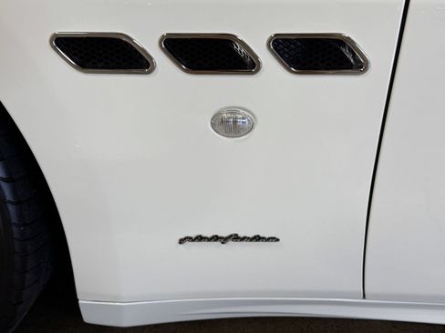 Used 2011 Maserati GranTurismo Convertible RWD image 37