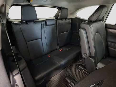 Certified 2026 Toyota Highlander Limited AWD/4WD image 22