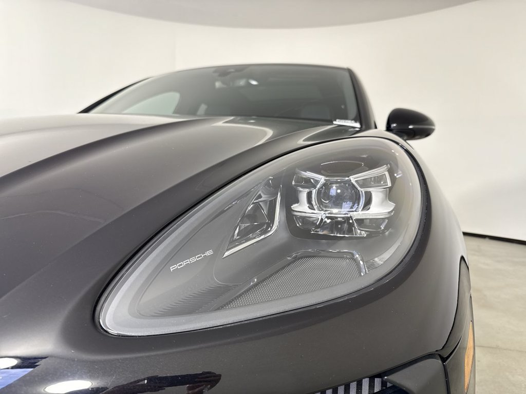 Certified 2020 Porsche Macan S AWD/4WD image 11