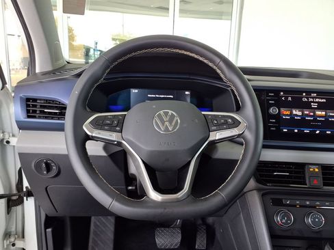 Used 2022 Volkswagen Taos SE FWD image 18