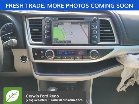 Used 2017 Toyota Highlander XLE AWD/4WD image 17