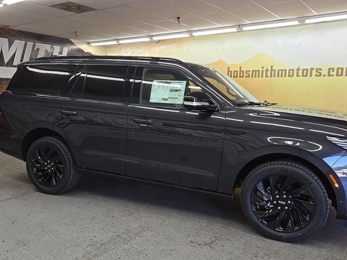 New 2025 Lincoln Navigator Reserve w/ Jet Appearance Package image 21