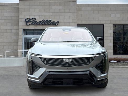 New 2026 Cadillac Optiq Luxury 2 image 7