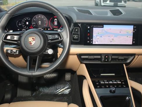 Certified 2025 Porsche Cayenne image 6
