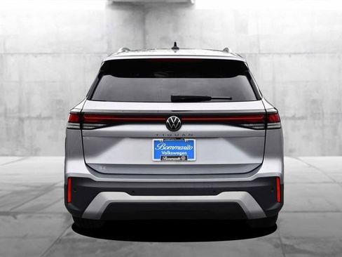 Certified 2025 Volkswagen Tiguan SE FWD image 6