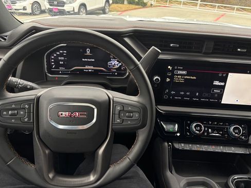 Used 2025 GMC Sierra 2500 AT4 image 8