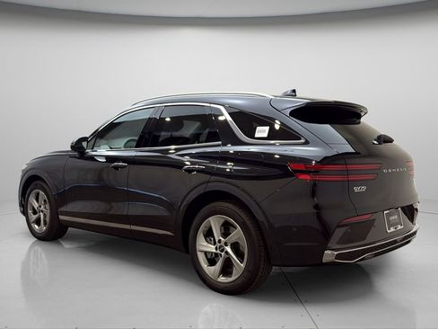 Certified 2026 Genesis GV70 2.5T Advanced AWD/4WD image 4