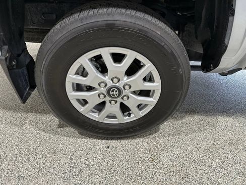 Used 2024 Toyota Tacoma SR5 AWD/4WD image 19