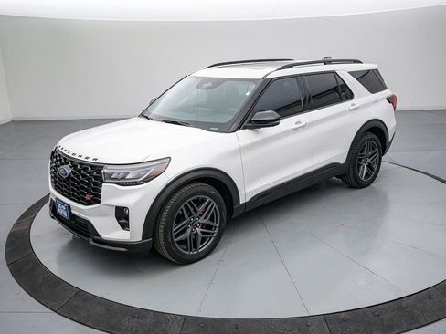 Certified 2025 Ford Explorer ST image 8