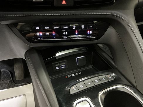 Used 2023 Buick Envision Avenir AWD/4WD image 19