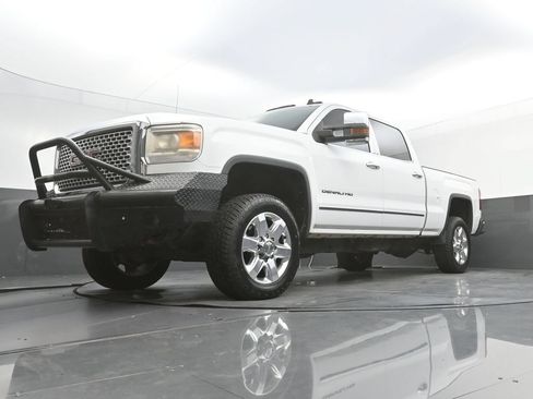Used 2015 GMC Sierra 2500 Denali w/ Duramax Plus Package AWD/4WD image 41
