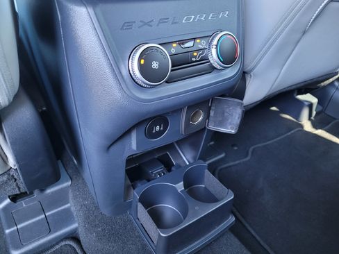 Used 2025 Ford Explorer Active w/ Active Comfort Package AWD/4WD image 16