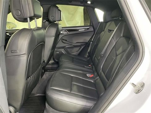 Used 2025 Porsche Macan image 19