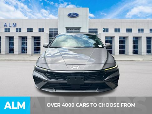 Used 2024 Hyundai Elantra Limited FWD image 2