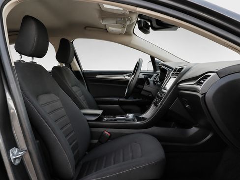 Used 2020 Ford Fusion SE FWD image 21