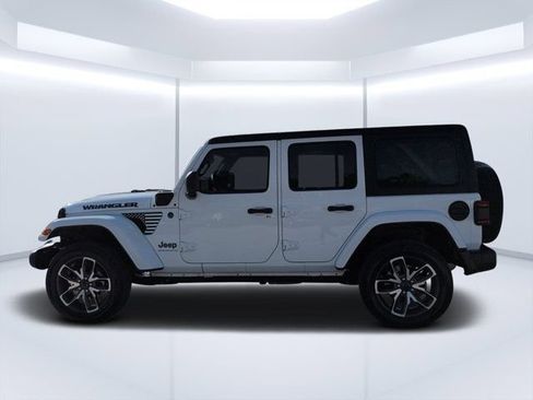 Used 2024 Jeep Wrangler Unlimited w/ Convenience Group AWD/4WD image 6
