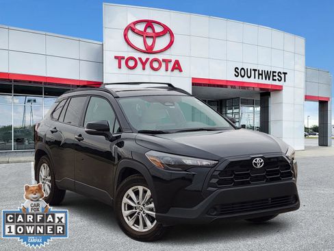 Used 2026 Toyota Corolla Cross LE w/ Moonroof Package FWD image 1