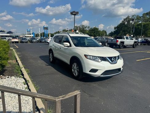Used 2016 Nissan Rogue SV w/ SV Premium Package AWD/4WD image 2