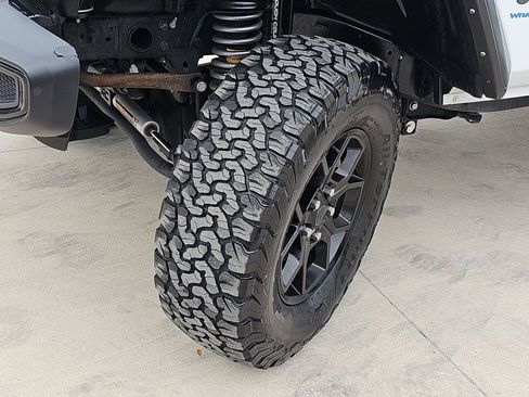 Used 2024 Jeep Wrangler Unlimited image 37