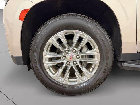 Used 2021 GMC Yukon XL SLT w/ SLT Luxury Plus Package image 14