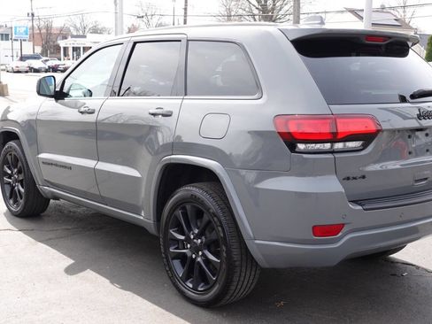 Used 2021 Jeep Grand Cherokee Laredo X image 10