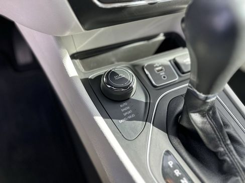 Used 2021 Jeep Cherokee Latitude Plus image 30