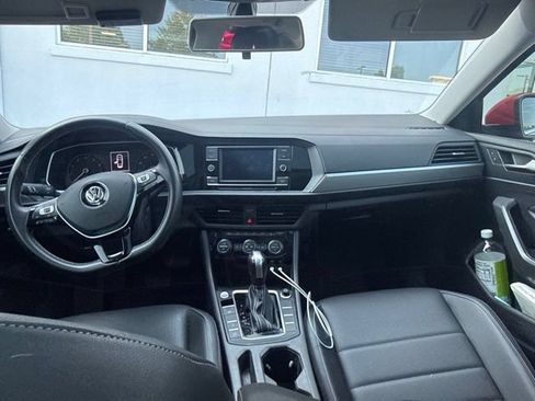 Used 2021 Volkswagen Jetta SE FWD image 6