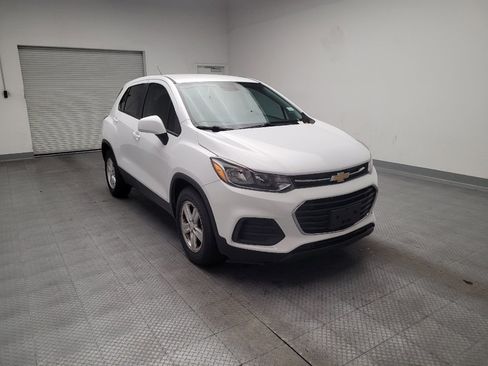 Used 2021 Chevrolet Trax LS w/ Tint and Cruise Package FWD image 13