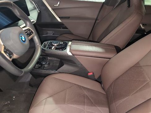Certified 2023 BMW iX xDrive50 image 3