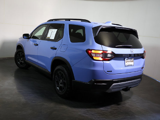 Used 2023 Honda Pilot TrailSport image 2