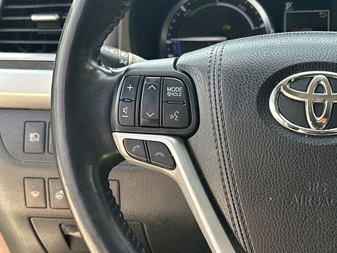 Used 2017 Toyota Highlander Limited Platinum AWD/4WD image 18