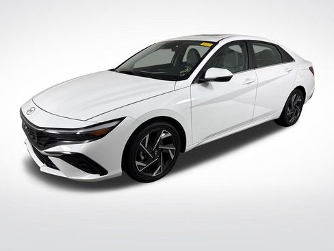 Used 2025 Hyundai Elantra Limited FWD image 9