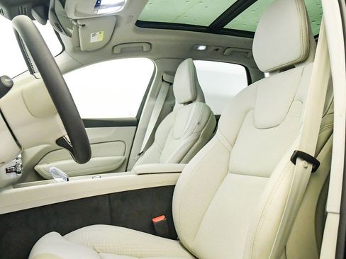 New 2026 Volvo XC60 B5 Ultra w/ Protection Package Premier AWD/4WD image 20