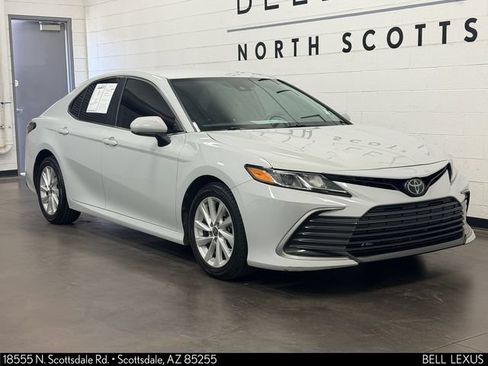 Used 2022 Toyota Camry LE w/ Carpet Mat Package (TMS) FWD image 2
