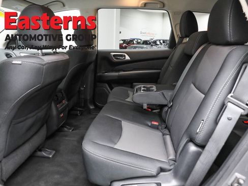 Used 2020 Nissan Pathfinder S image 23