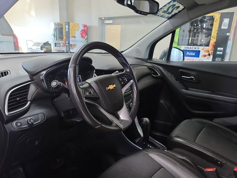 Used 2022 Chevrolet Trax LT w/ Driver Confidence Package image 8