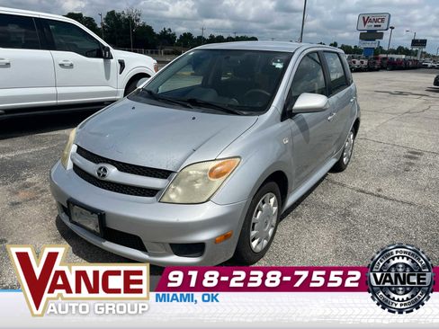 Used 2006 Scion xA FWD image 1
