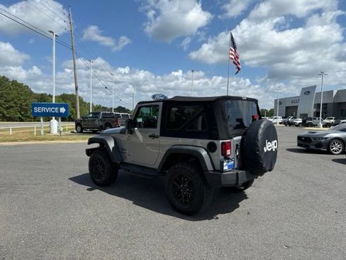 Used 2017 Jeep Wrangler Sport AWD/4WD image 4