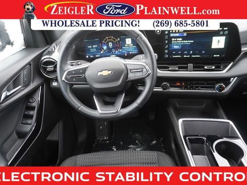 Used 2025 Chevrolet Equinox LT image 8