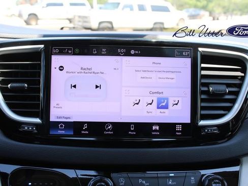 Used 2024 Chrysler Pacifica Touring-L FWD image 18