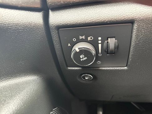 Used 2015 Jeep Grand Cherokee Altitude AWD/4WD image 12