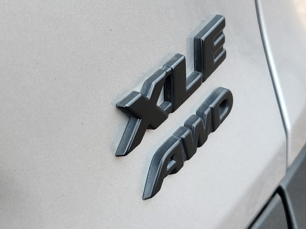 Used 2019 Toyota RAV4 XLE Premium w/ Cold Weather Package AWD/4WD image 31
