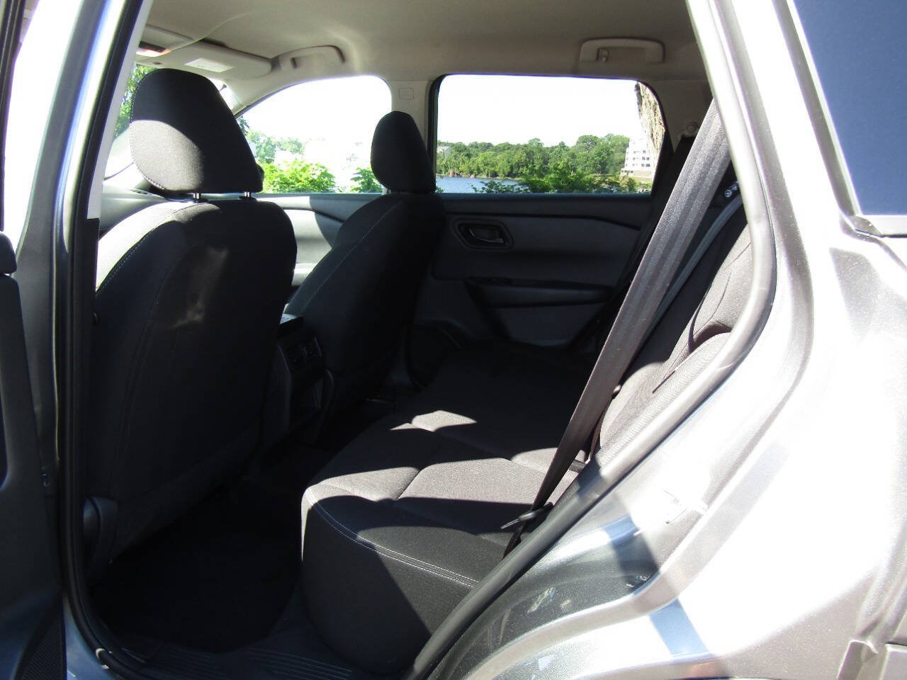 Used 2024 Nissan Rogue S AWD/4WD image 13