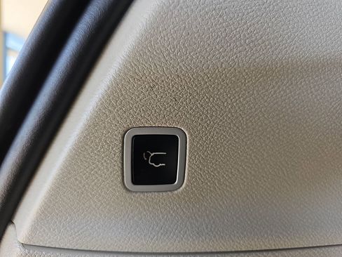 Used 2017 Chrysler Pacifica Touring-L image 16