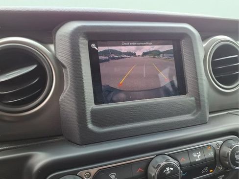 Used 2021 Jeep Gladiator Sport AWD/4WD image 24
