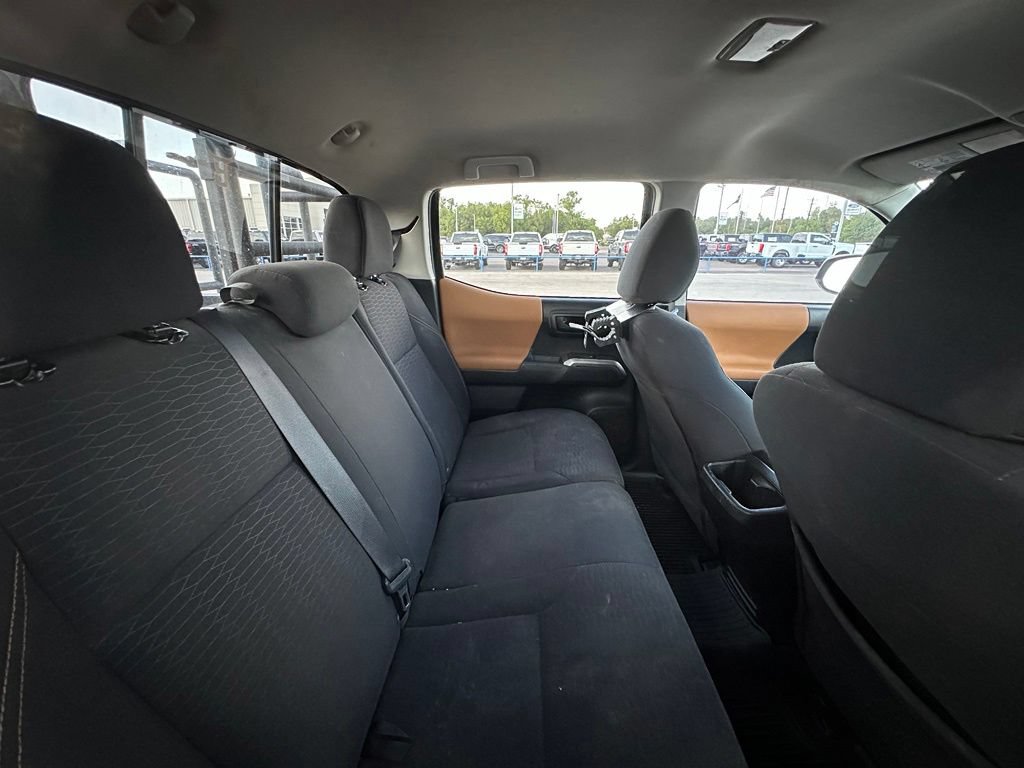 Used 2018 Toyota Tacoma TRD Sport w/ Technology Package RWD image 18